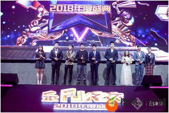 公主抱走红毯？触手花花出席盛典惊艳全场，粉丝：真是宝藏男孩