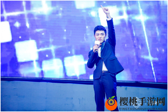 公主抱走红毯？触手花花出席盛典惊艳全场，粉丝：真是宝藏男孩