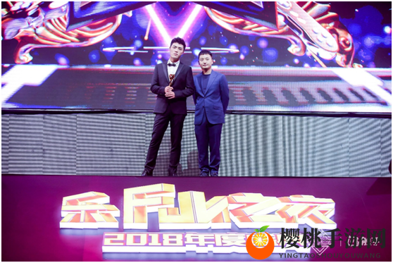 公主抱走红毯？触手花花出席盛典惊艳全场，粉丝：真是宝藏男孩